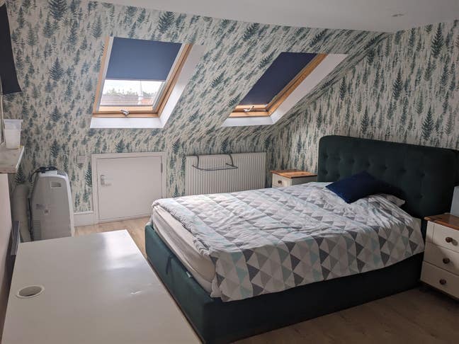 Double ensuite room Mon-Fri let in family home Main Photo