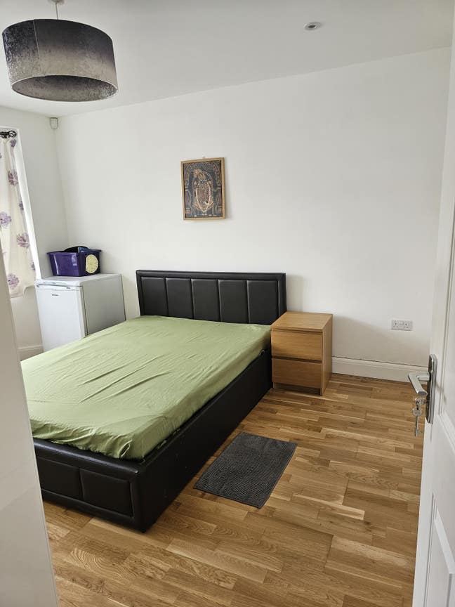  1  spacious  double  room Main Photo