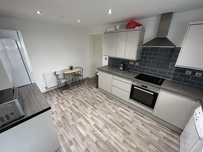 **5 En-Suite Rooms Available!! ** &pound;130 - &pound;140 PW Main Photo