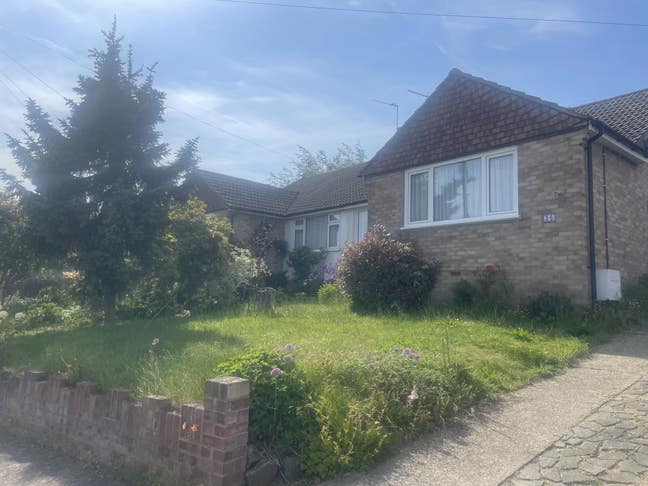 Double room, en-suite and own living room Main Photo