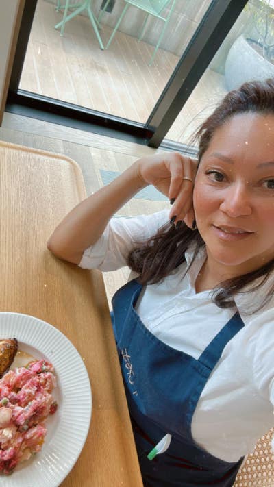 I’m 46  Well educated, peaceful  Monday to ... Main Photo