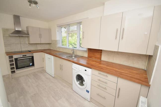 New refurbished double room near Hertfordshire uni Main Photo