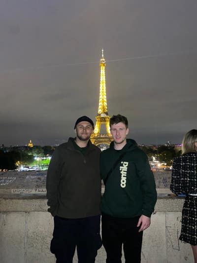 Two Professionals looking for flat Main Photo