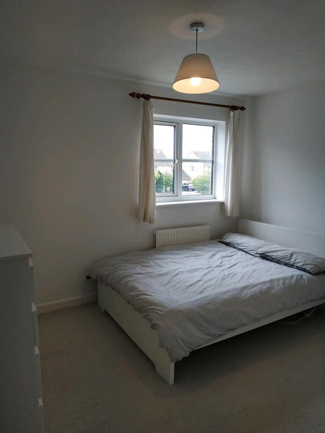 Clean Double Room near Bicester Village Station Main Photo