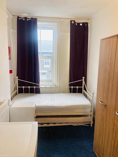 6 bedroom house mill road  Main Photo