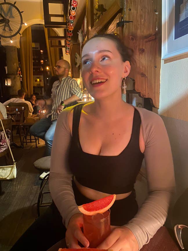 female professional looking for a room :) Main Photo