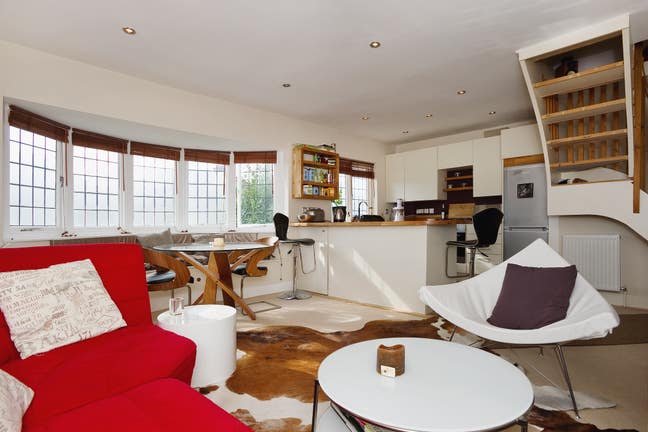 Large Light  2 double bedroom maisonette  Main Photo