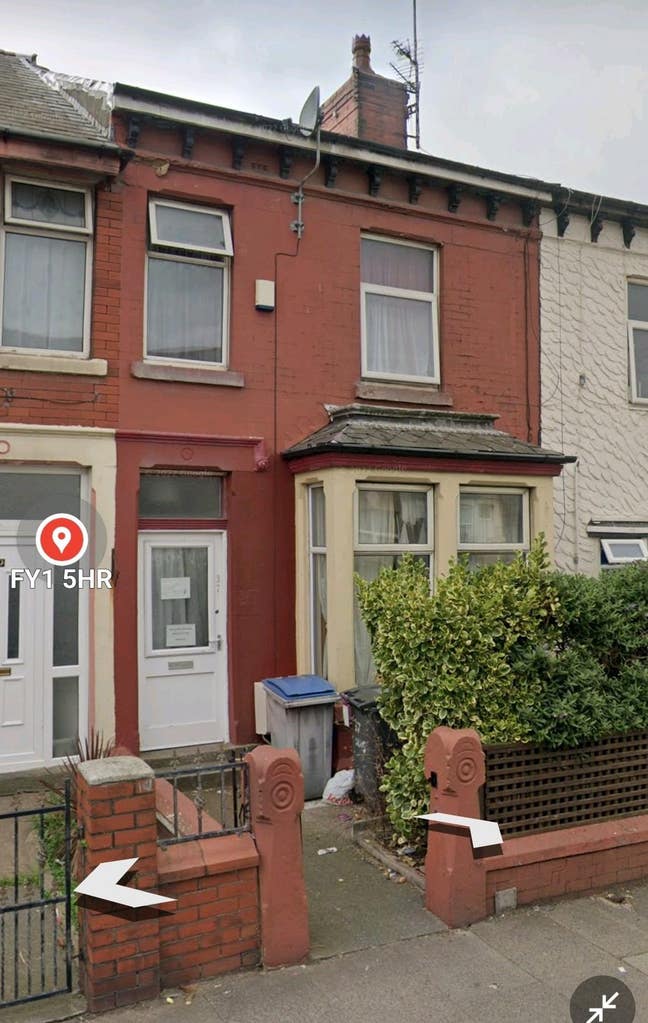 Very large double room, 6 Min to Blackpool beach  Main Photo