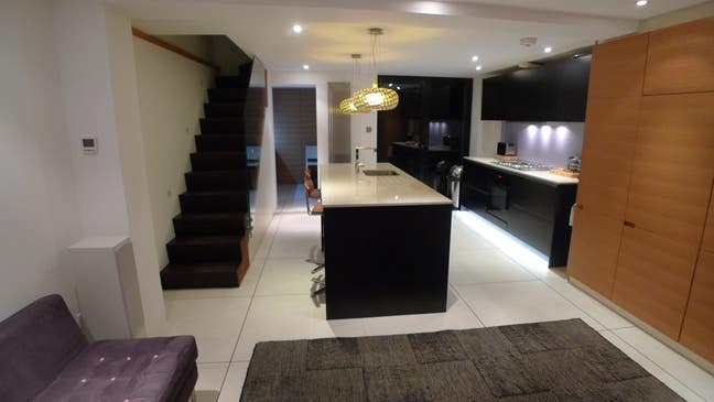 Double room in Hackney house Main Photo