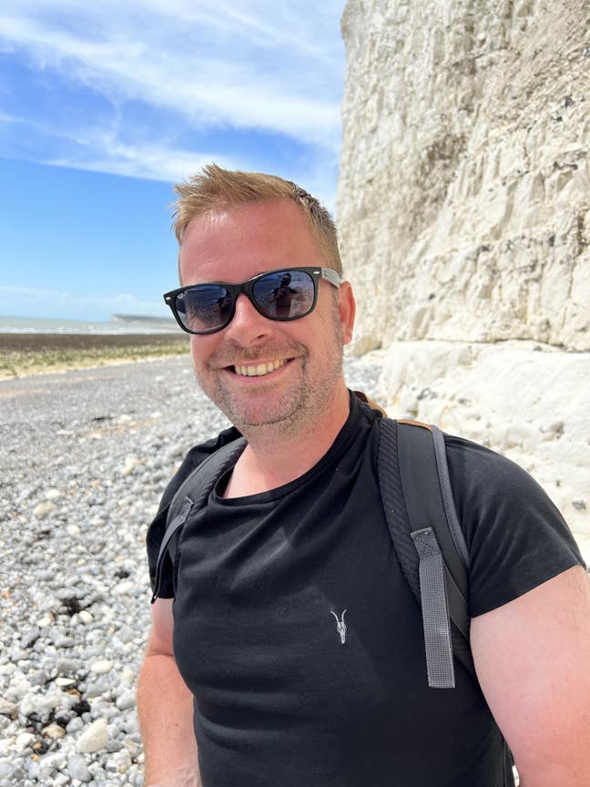 🏳️‍🌈 43 year old working professional Main Photo