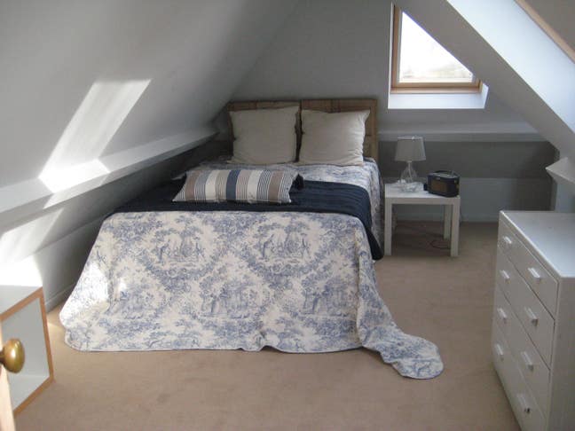 Large Sunny Double Room with En-Suite and  Office  Main Photo