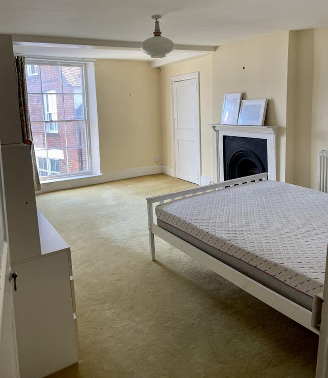 Large Kingsize Room in Central Emsworth  Main Photo