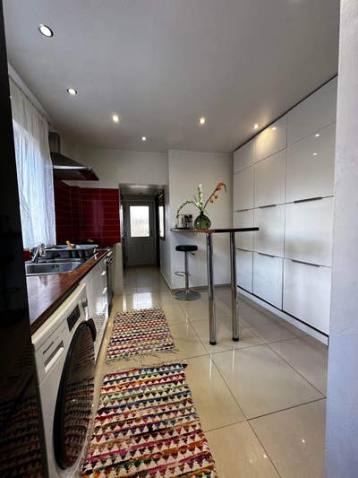 4 bed 2 bathroom  Main Photo