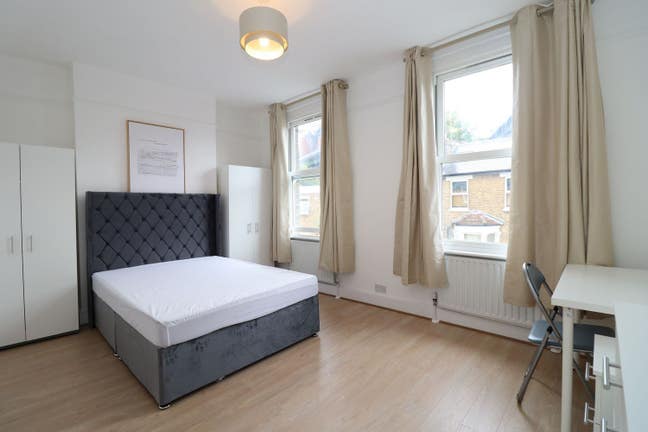 New spacious rooms in Barons Court W6 - ASAP Main Photo