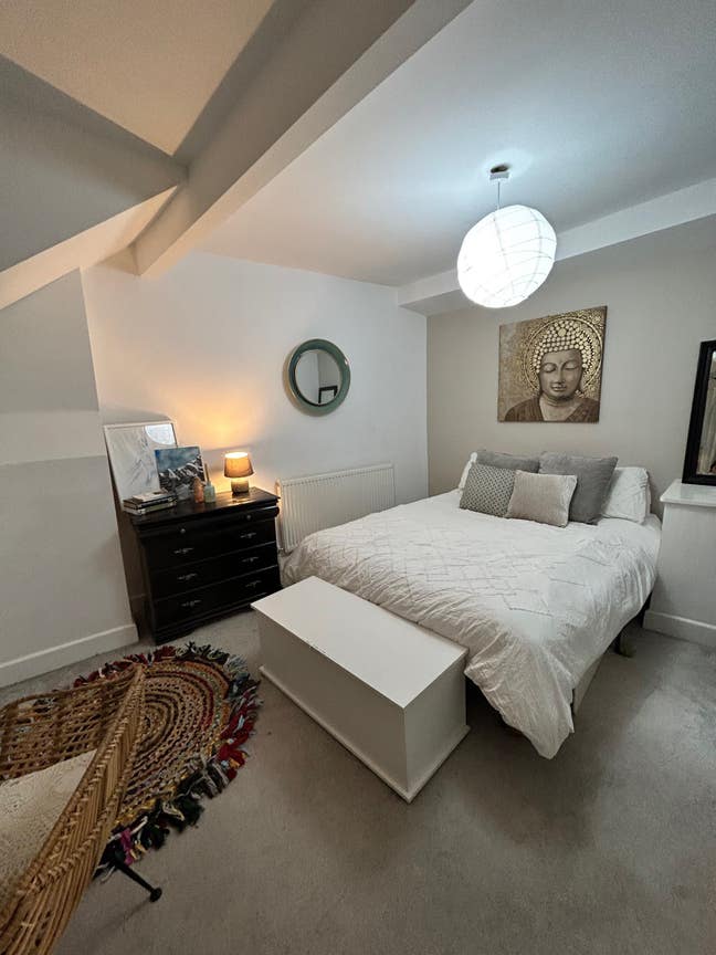 Double attic room in shared female house Main Photo