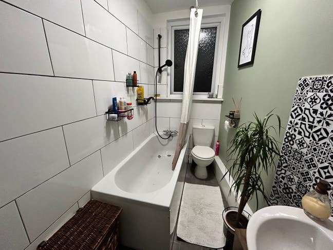Double attic room in shared house Main Photo