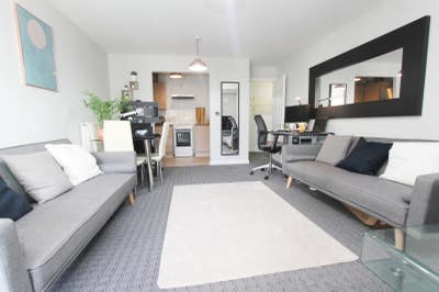 2 Bedroom Flat to Rent Main Photo