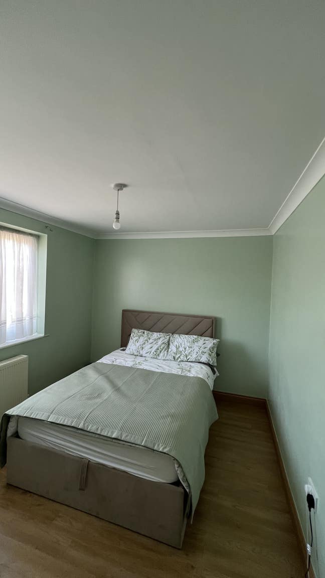 Lovely double room in Enfield - female preferred Main Photo