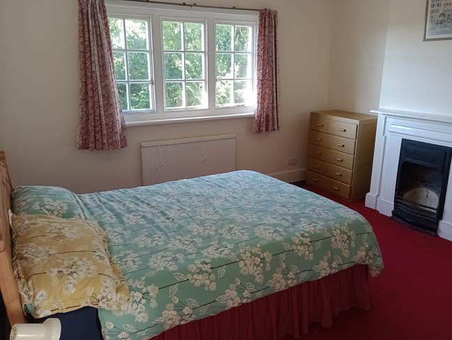 Double room in shared cottage  Main Photo