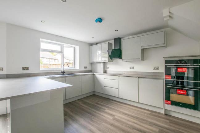 Double Room for rent in a new house Main Photo