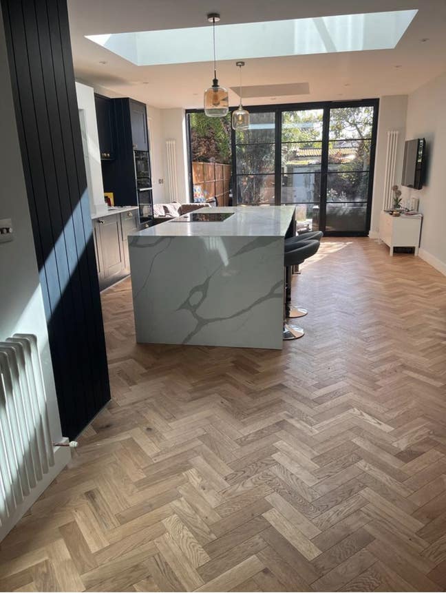 LARGE double bay bedroom in newly renovated house  Main Photo