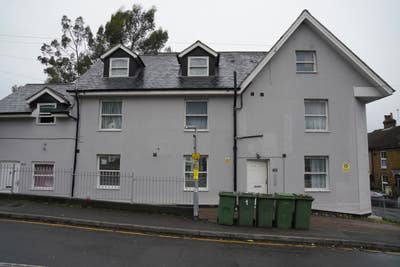 Spacious & Modern 1-Bed Flat in Maidstone ME15  Main Photo