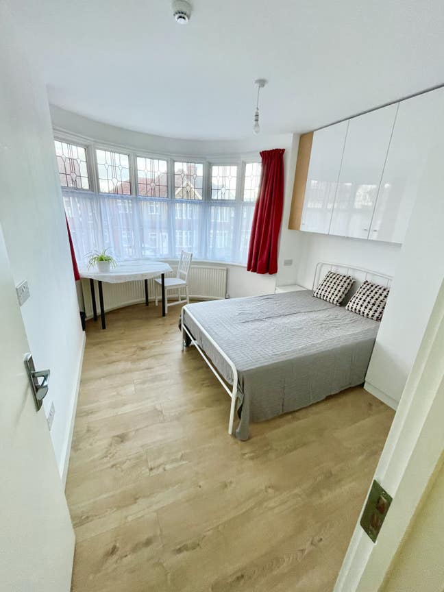En-Suite Room | Furnished | Tube Access Main Photo