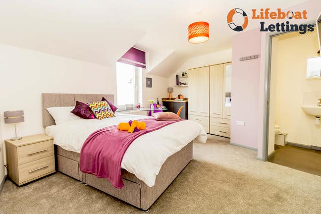 Ensuite double bedroom with all bills & WiFi inc Main Photo