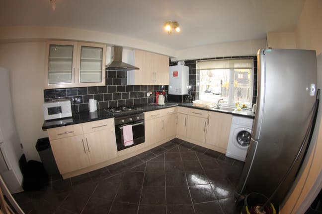 Shipman Road - Lovely Double in Custom House E16 Main Photo