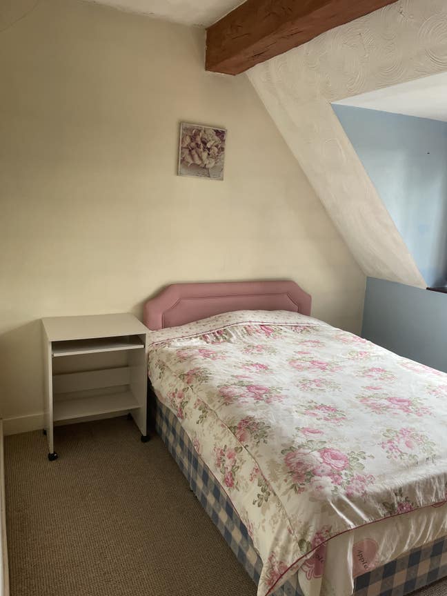 Double room available in a two bedroom flat  Main Photo