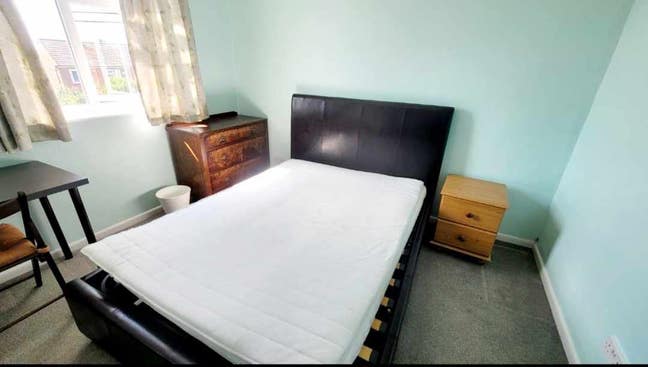 Lovely room, over looking back garden Main Photo