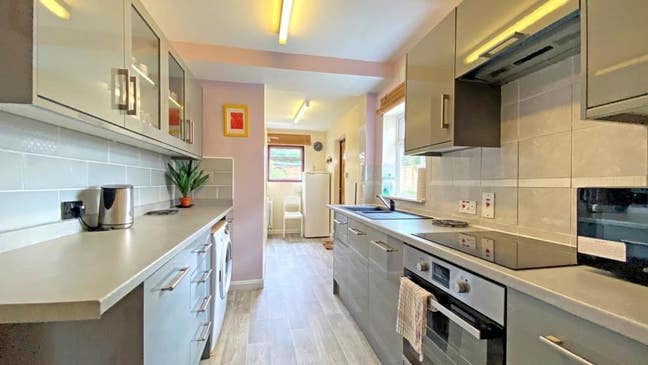 Stunning Double room in UB7 Bills INC Main Photo
