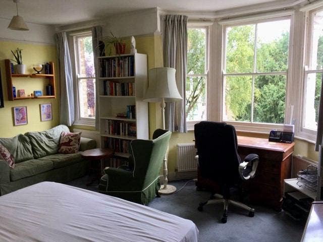 Large light room in Summertown Main Photo