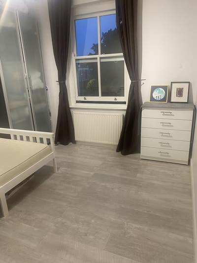 King Cross / Camden master bedroom 3.4 x 3.28m Main Photo