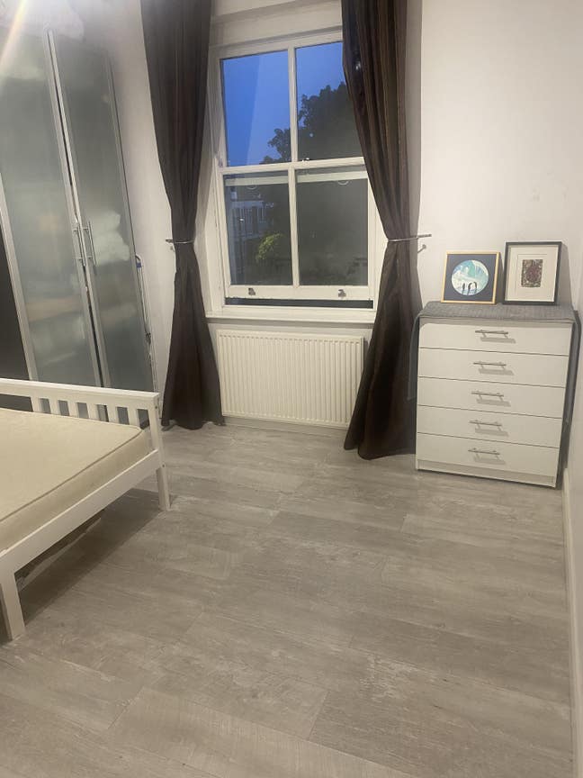 King Cross / Camden master bedroom 3.4 x 3.28m Main Photo