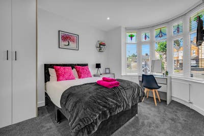 Stanley Park House - Luxury Room Available Main Photo