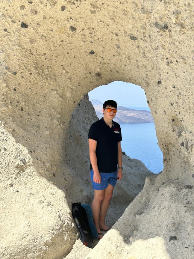 Professional Male seeks a single or double room Main Photo
