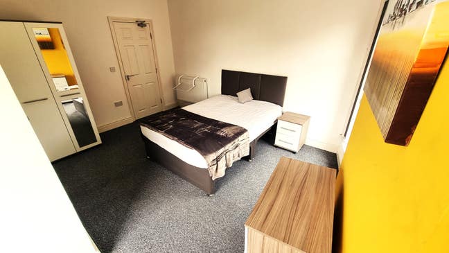 Large beautiful En suite room in Bury Main Photo