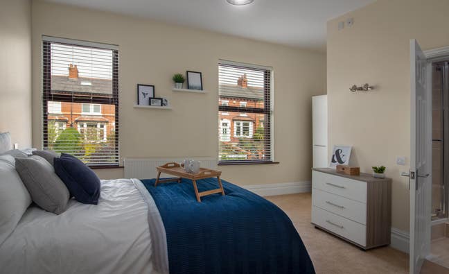 + Large en-suite - Near Hospital & Stanley Park Main Photo