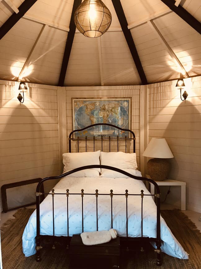 Paradise garden bedroom in Zone 2 Main Photo
