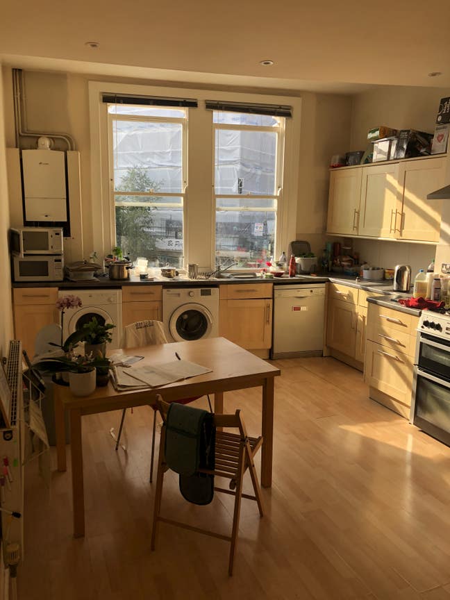 Double in large, bright, quiet Stockwell house Main Photo