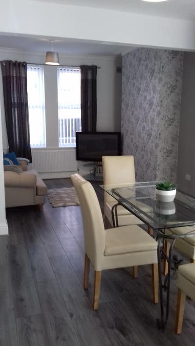 Large Double Room in smaller houseshare Main Photo
