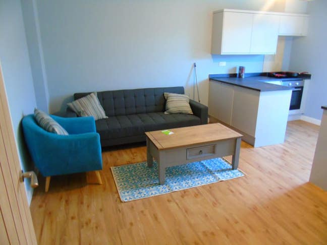 Double Room! Central Location💯🔥17G Main Photo