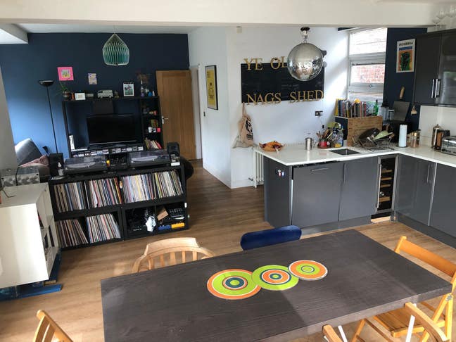 Affordable Room in Didsbury Available Main Photo