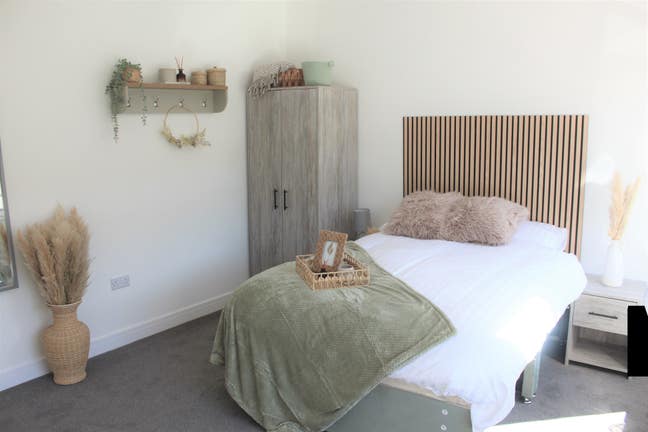 Luxury Shared House for Professionals Main Photo