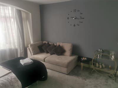Large room for female  Main Photo