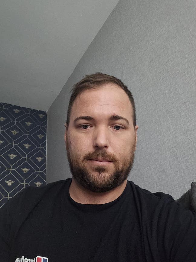 Professional Male seeks a single or double room Main Photo