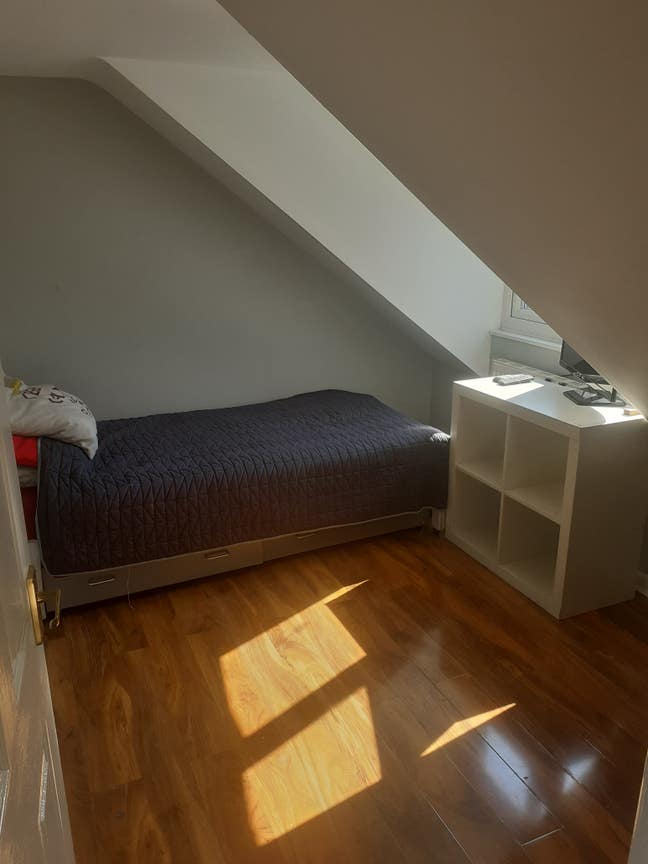 Top Floor room + Private shower Main Photo