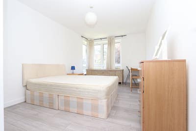 Large Room in a 3 Bed|Canary Wharf| Available Now  Main Photo