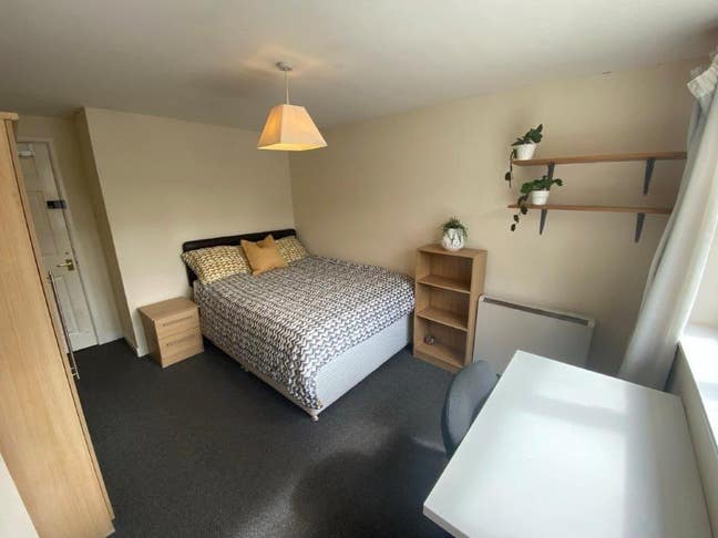 Rooms Available Near Qmc & Uon @ Charles Avenue Main Photo